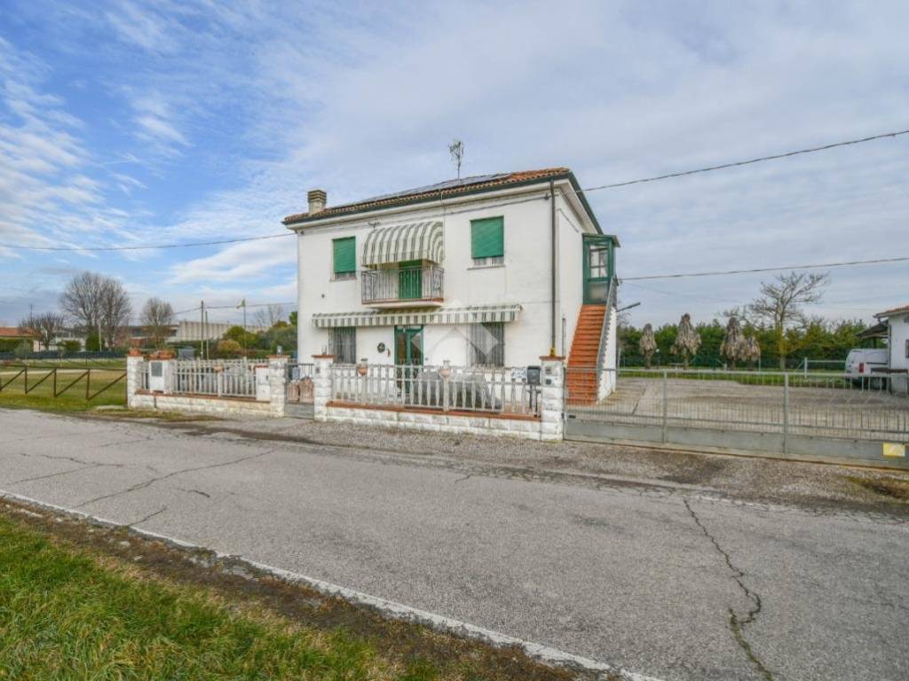 casa indipendente in vendita a Poggio Renatico in zona Gallo