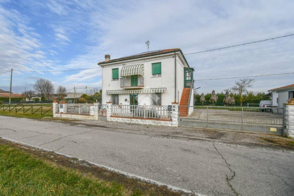 casa indipendente in vendita a Poggio Renatico in zona Gallo