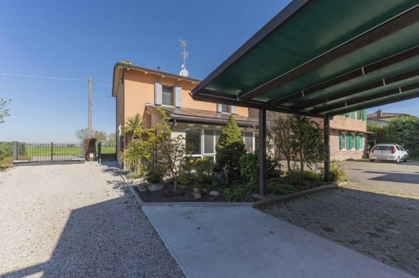 casa indipendente in vendita a Poggio Renatico in zona Chiesa Nuova