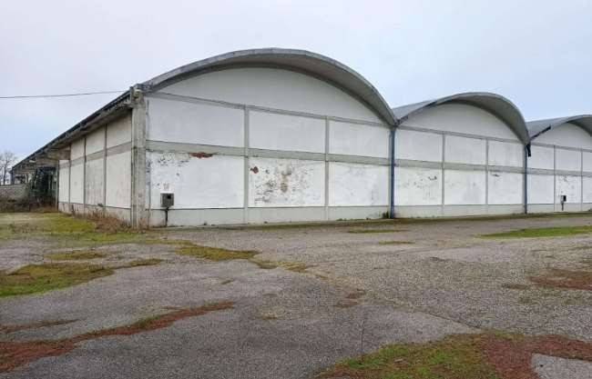 locale commerciale in vendita a Portomaggiore