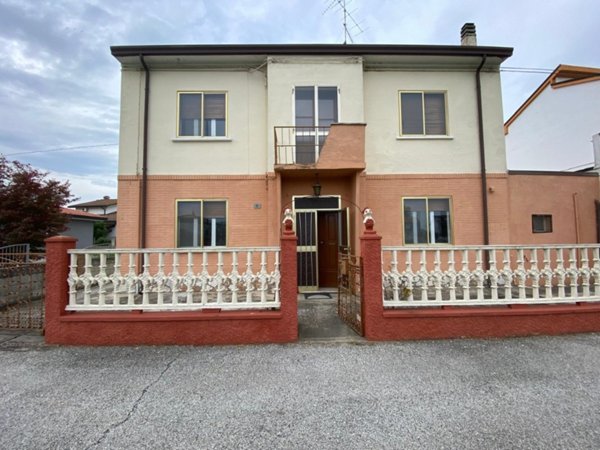 casa indipendente in vendita a Portomaggiore in zona Portoverrara