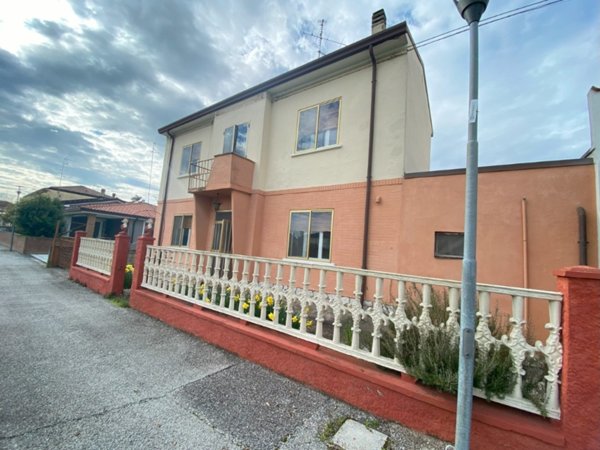 casa indipendente in vendita a Portomaggiore in zona Portoverrara