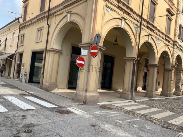 locale commerciale in vendita a Portomaggiore