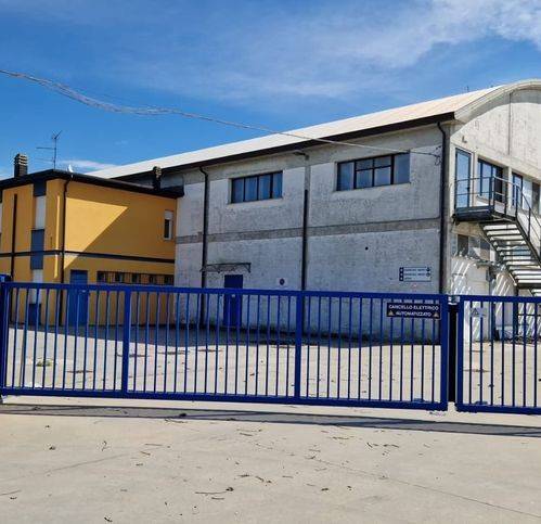 locale commerciale in vendita a Portomaggiore