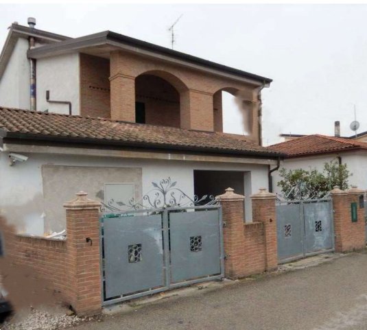 casa indipendente in vendita a Portomaggiore