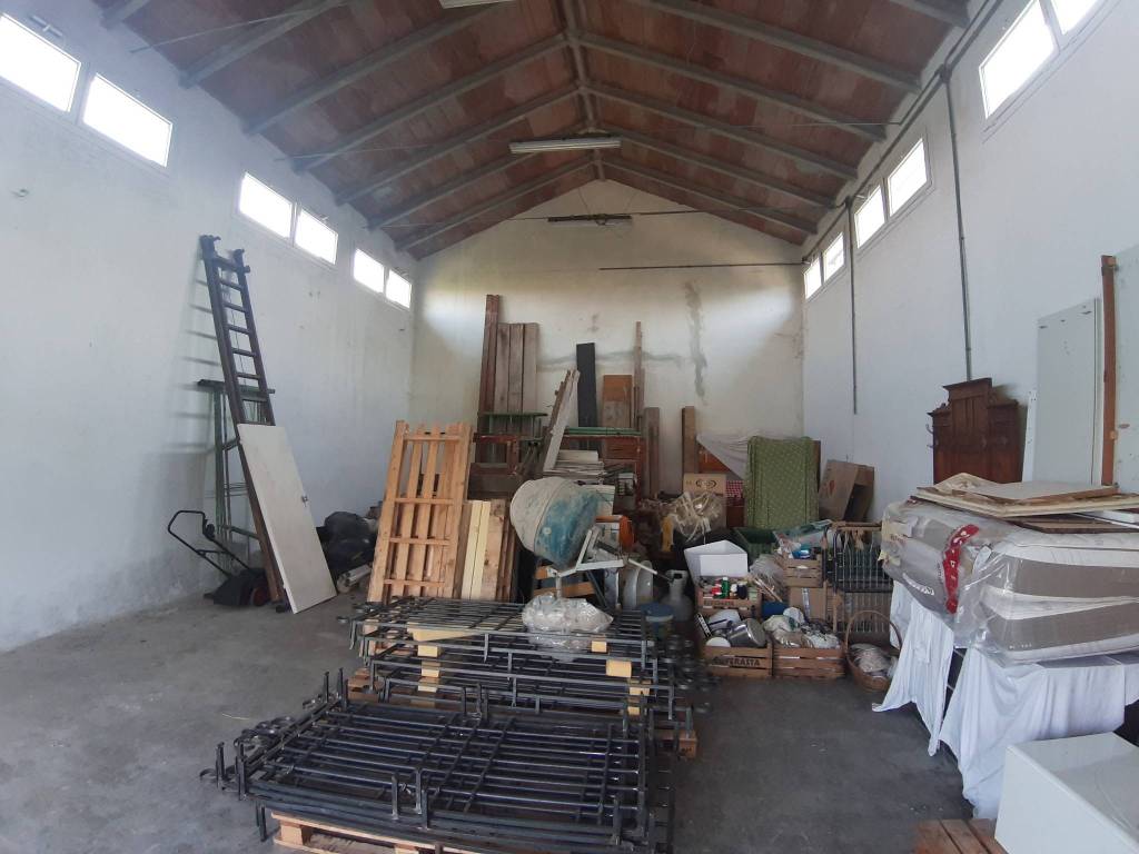 locale commerciale in vendita a Portomaggiore in zona Ripapersico