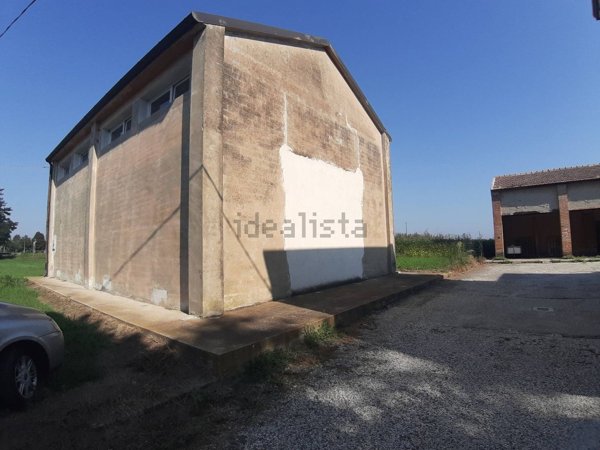 locale di sgombero in vendita a Portomaggiore in zona Ripapersico