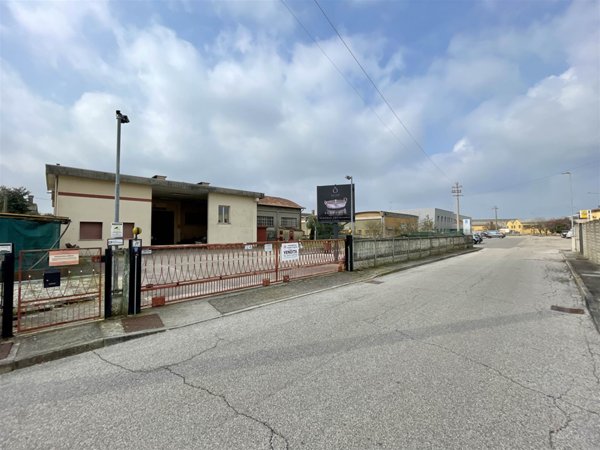 ufficio in vendita a Portomaggiore in zona Quartiere