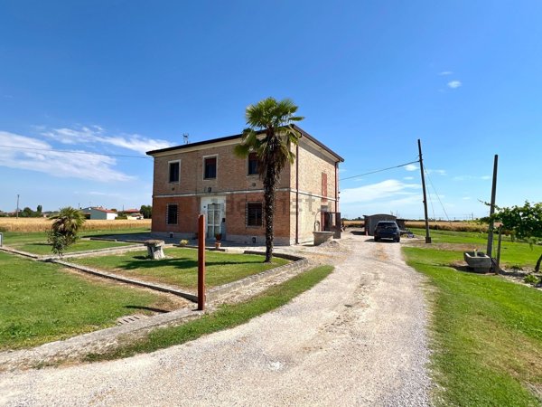 casa indipendente in vendita a Portomaggiore