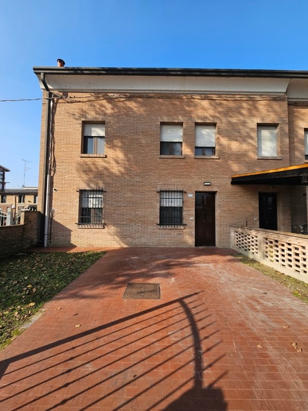 casa indipendente in vendita a Portomaggiore