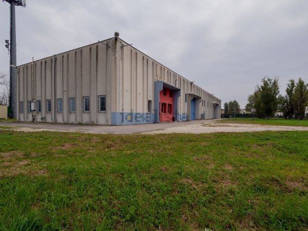 locale di sgombero in vendita a Vigarano Mainarda