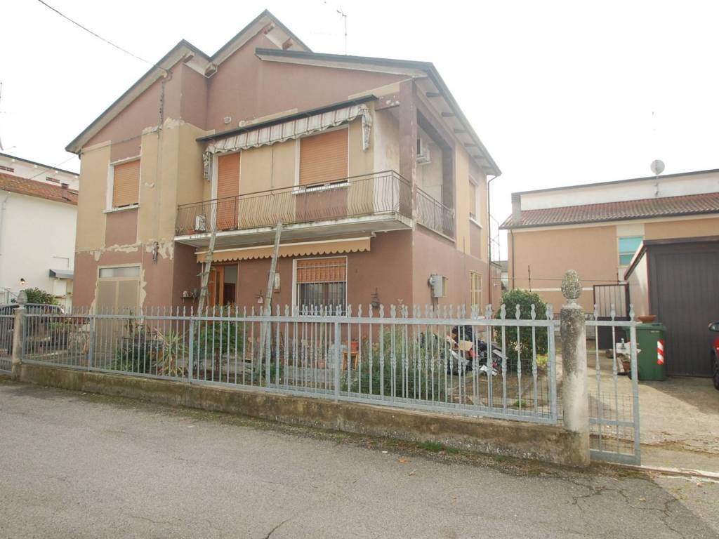 casa indipendente in vendita a Vigarano Mainarda