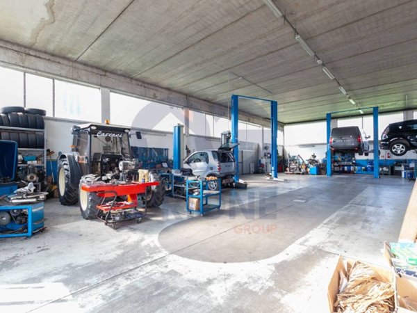 locale commerciale in vendita a Vigarano Mainarda