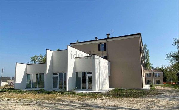 negozio in vendita a Vigarano Mainarda in zona Diamantina