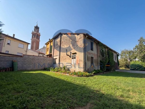 locale commerciale in vendita a Vigarano Mainarda
