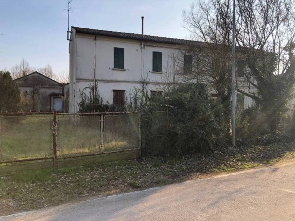 casa indipendente in vendita a Voghiera in zona Voghenza