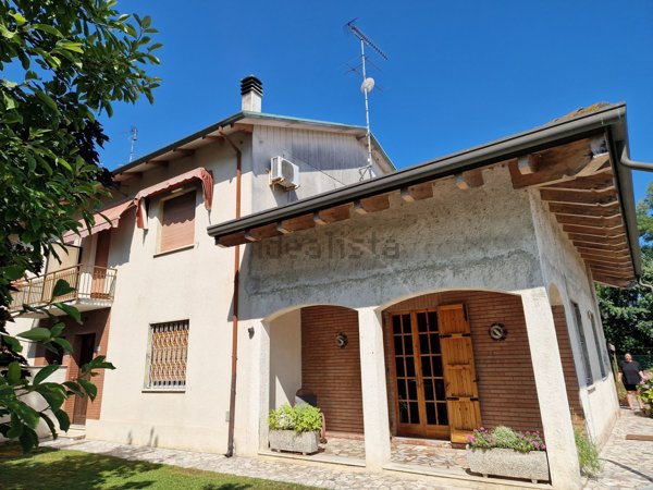 casa indipendente in vendita a Voghiera in zona Voghenza