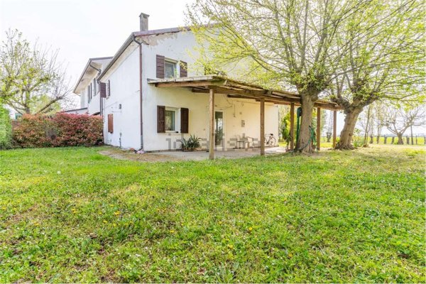 appartamento in vendita a Voghiera in zona Ducentola