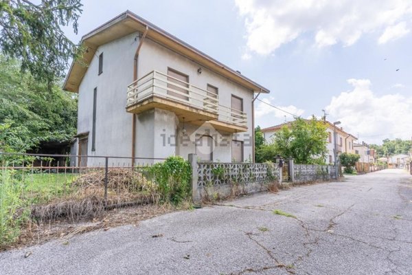 casa indipendente in vendita a Voghiera in zona Voghenza