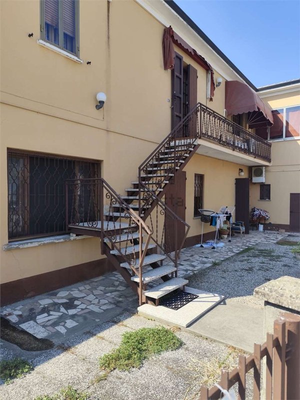 casa indipendente in vendita a Voghiera in zona Voghenza