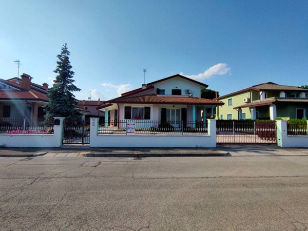 casa indipendente in vendita a Goro