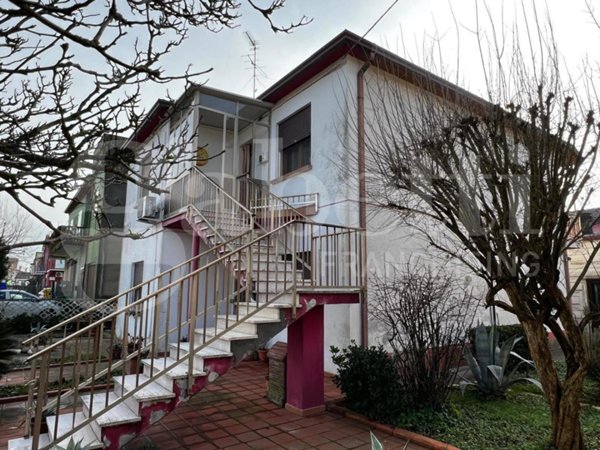 casa indipendente in vendita a Goro