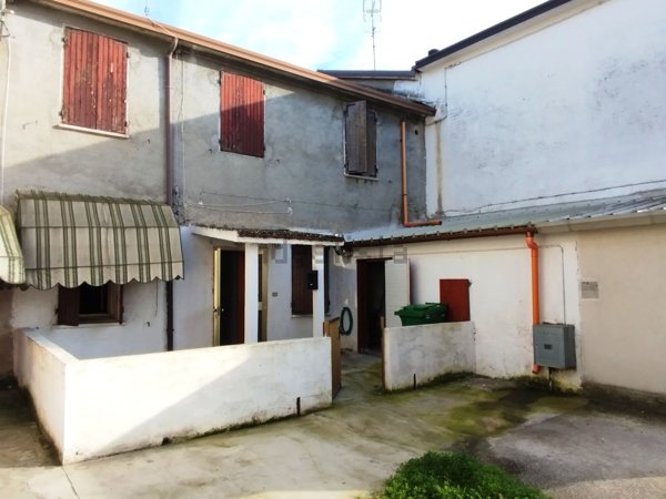 appartamento in vendita a Goro