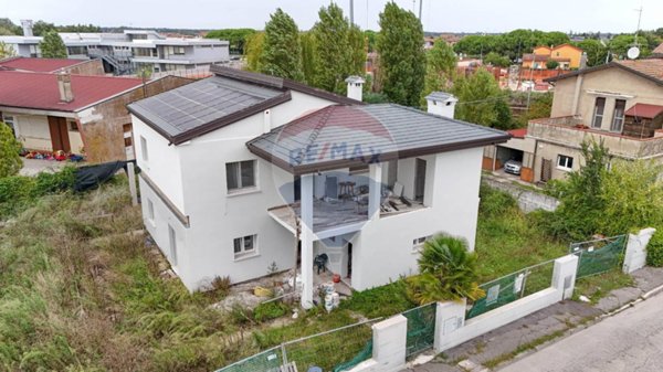 casa indipendente in vendita a Goro