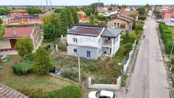 casa indipendente in vendita a Goro