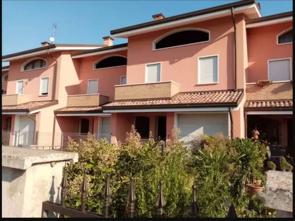 casa indipendente in vendita a Goro in zona Gorino