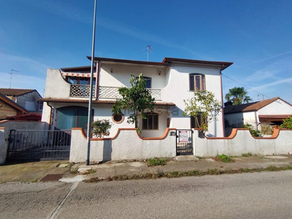 casa indipendente in vendita a Goro