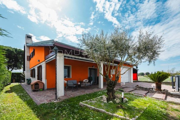 casa indipendente in vendita a Goro