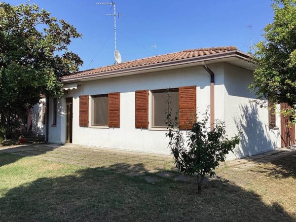 casa indipendente in vendita a Goro