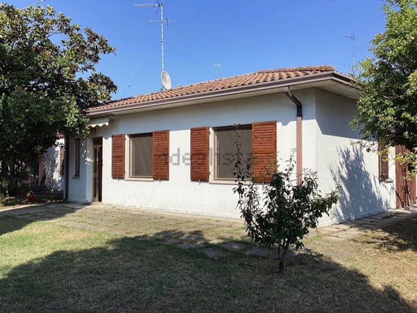 casa indipendente in vendita a Goro