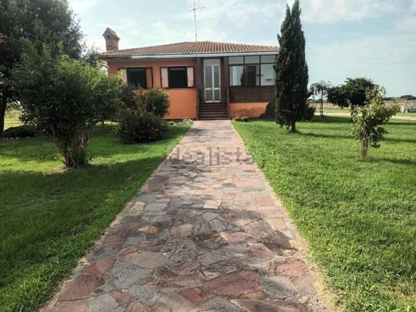 casa indipendente in vendita a Goro