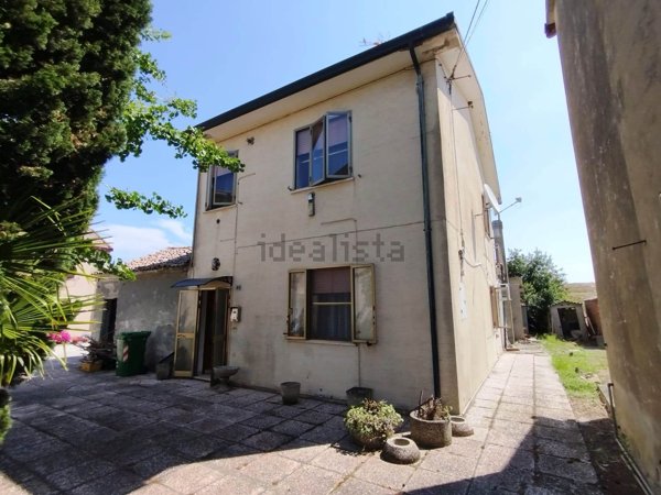 casa indipendente in vendita a Goro in zona Gorino
