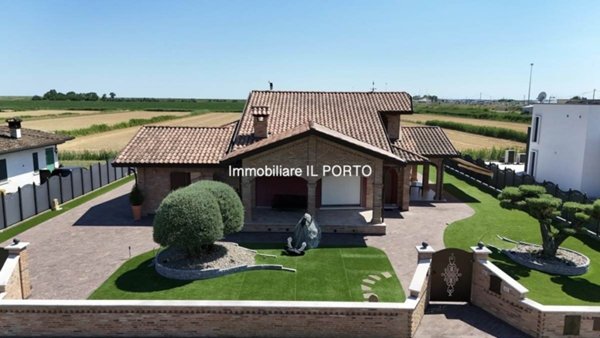 casa indipendente in vendita a Goro