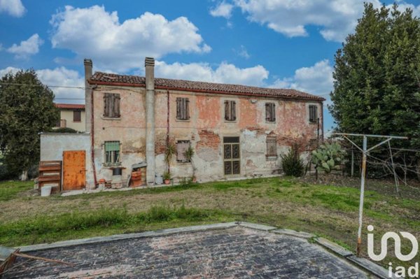 locale di sgombero in vendita a Fiscaglia in zona Massa Fiscaglia
