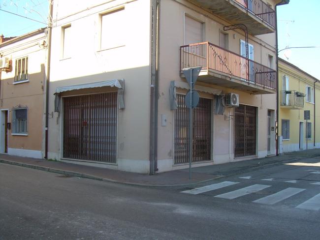 negozio in vendita a Fiscaglia in zona Migliarino