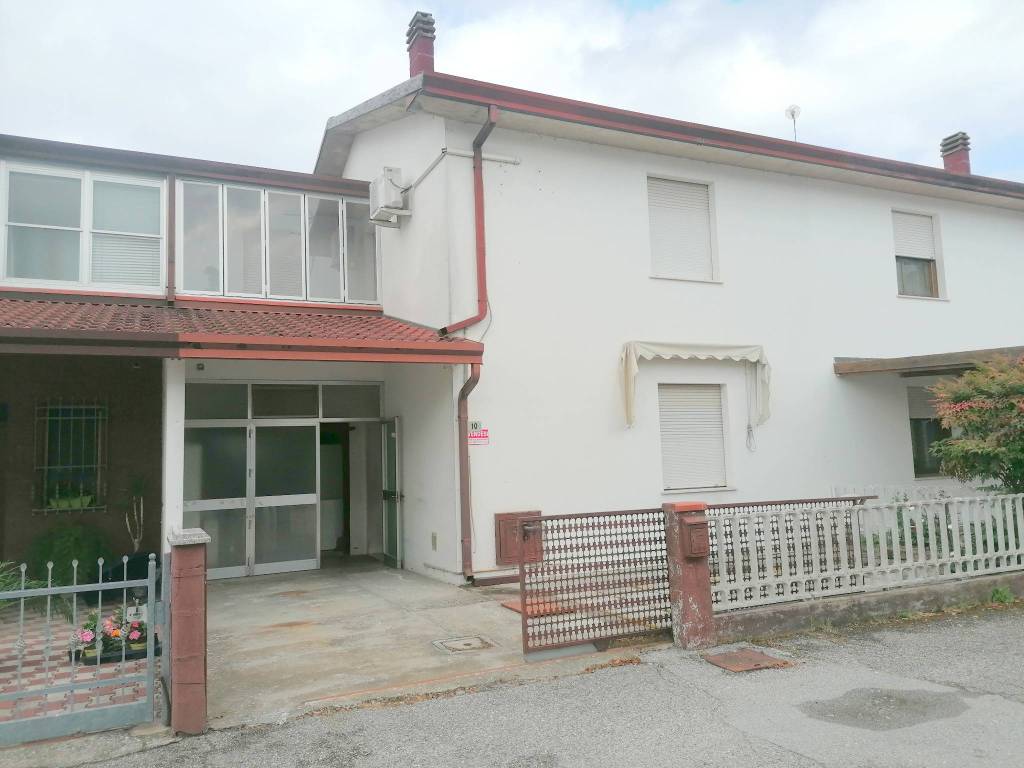 casa indipendente in vendita a Fiscaglia in zona Migliaro