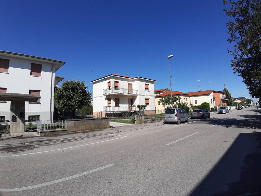 casa indipendente in vendita a Terre del Reno