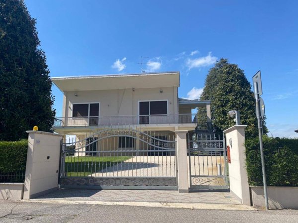 casa indipendente in vendita a Terre del Reno in zona Sant'Agostino