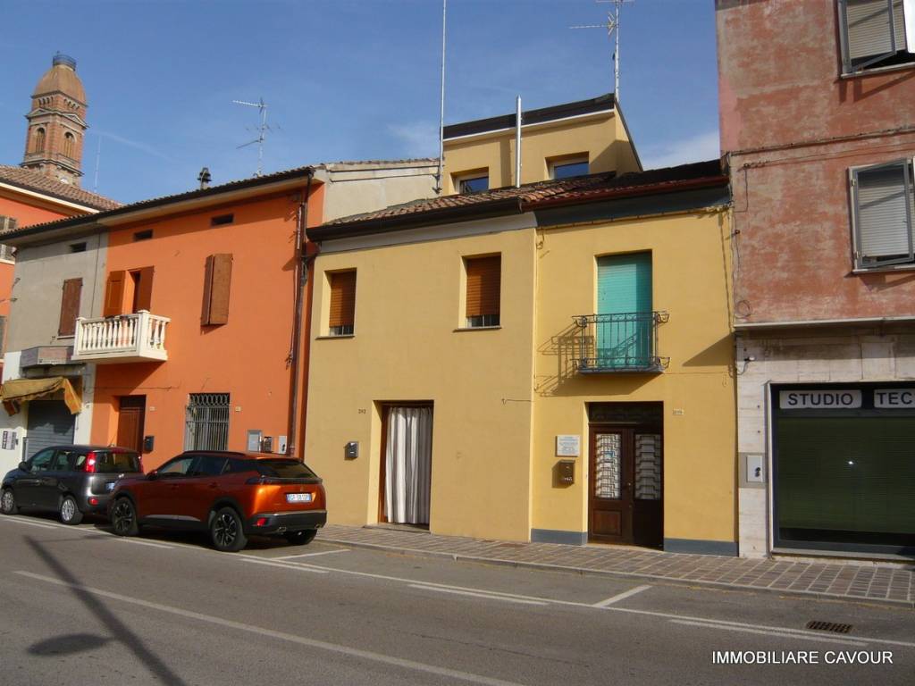 casa indipendente in vendita a Terre del Reno in zona Mirabello