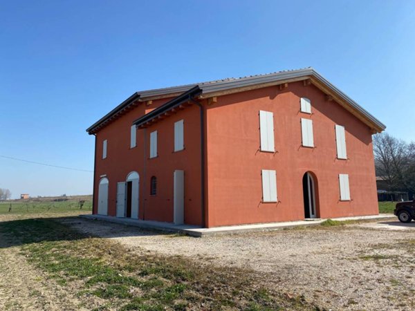casa indipendente in vendita a Terre del Reno in zona Sant'Agostino