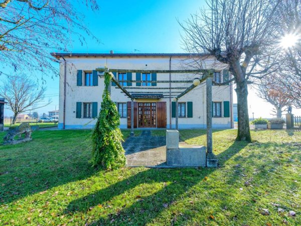 casa indipendente in vendita a Terre del Reno in zona Sant'Agostino