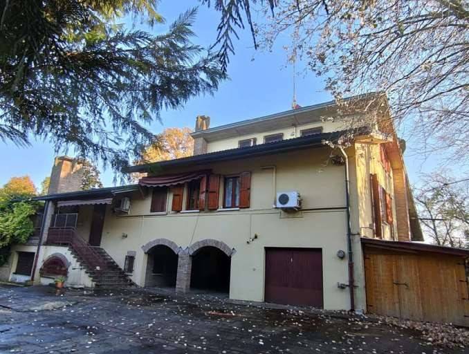 casa indipendente in vendita a Terre del Reno in zona Mirabello