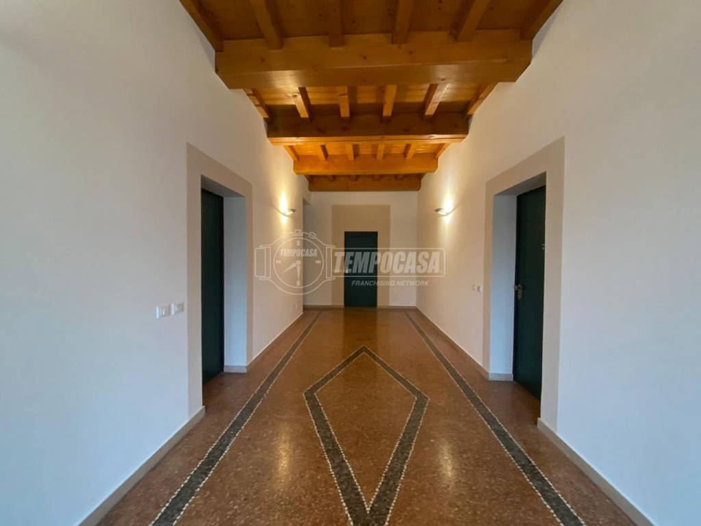 negozio in vendita a Terre del Reno in zona Sant'Agostino