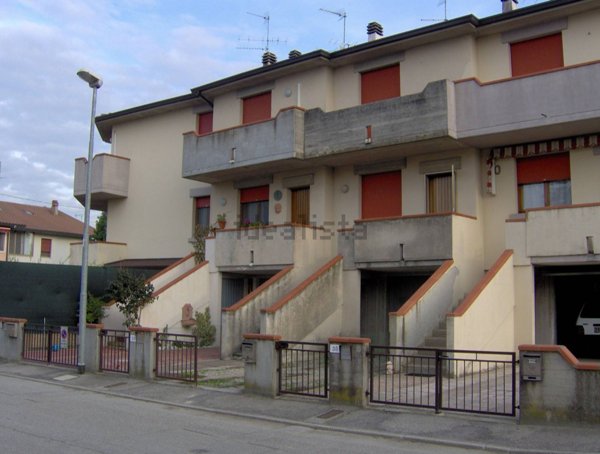 casa indipendente in vendita a Terre del Reno in zona Mirabello