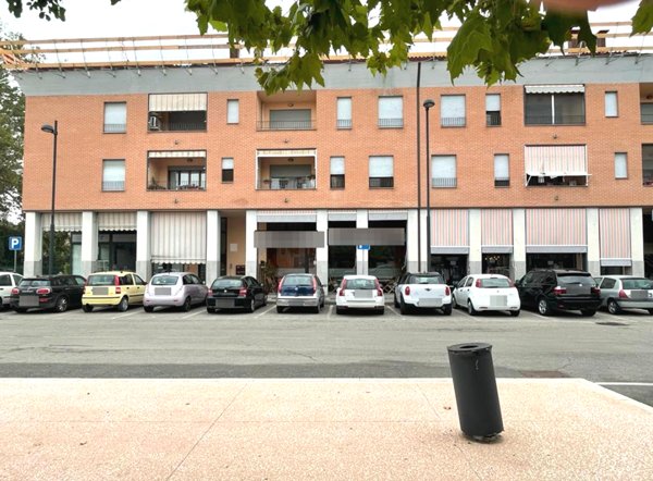 negozio in vendita a Terre del Reno in zona Sant'Agostino