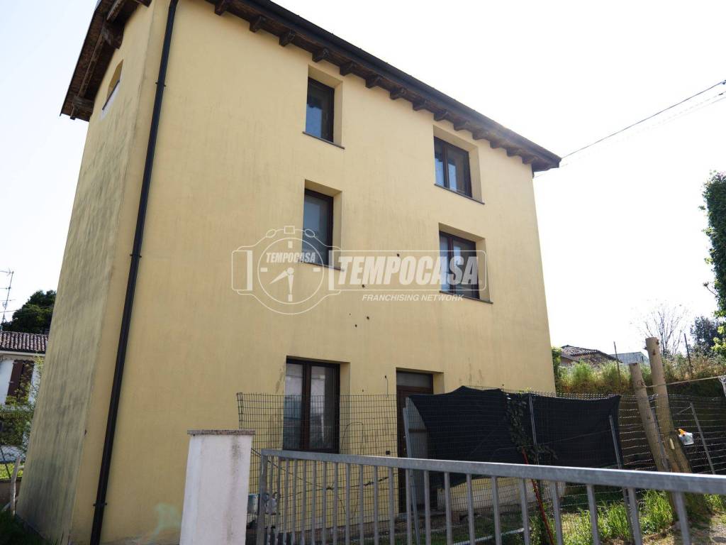 appartamento in vendita a Terre del Reno in zona Mirabello